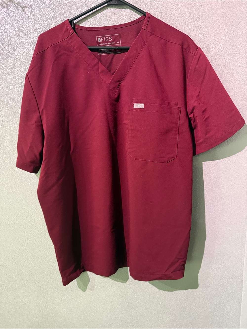 FIGS Men’s V-Neck Scrub Top in Burgundy Wine